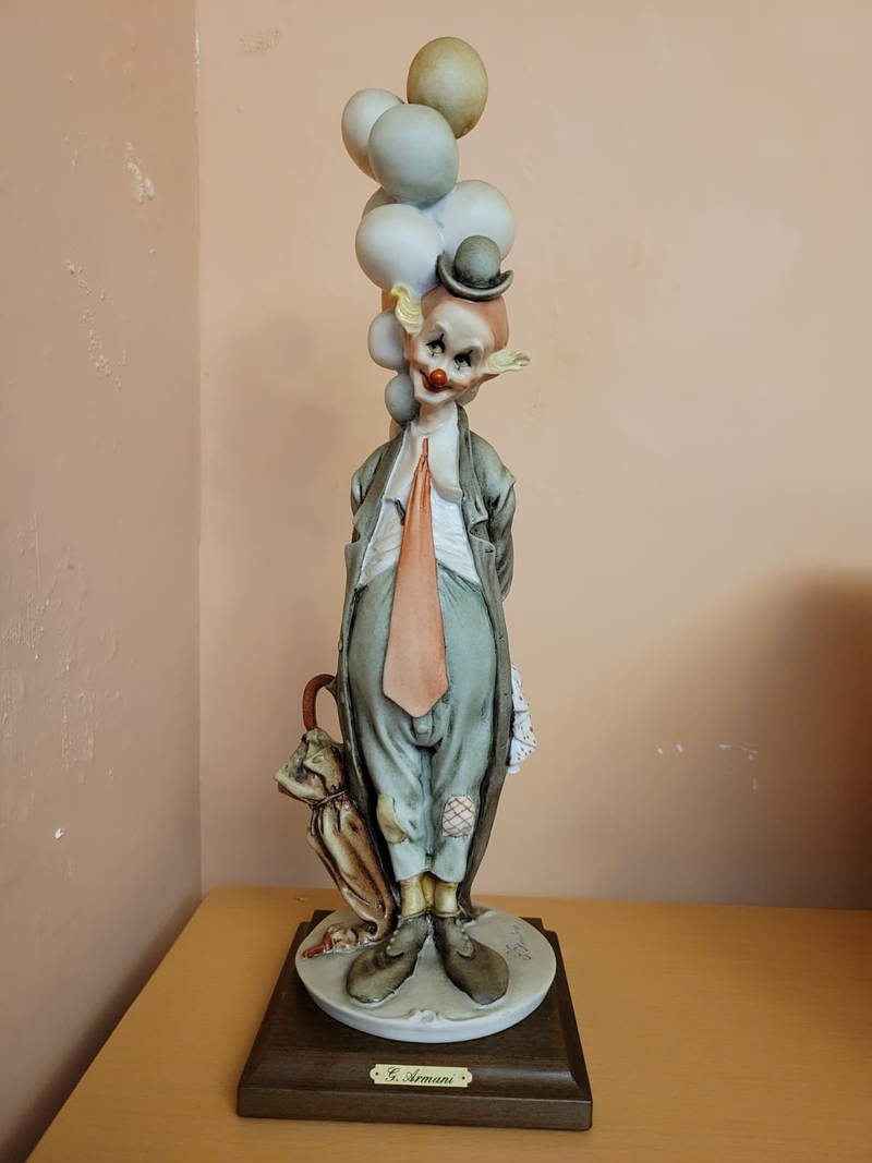 Clown with balloons  Giuseppe Armani Florence Capodimonte Figurine