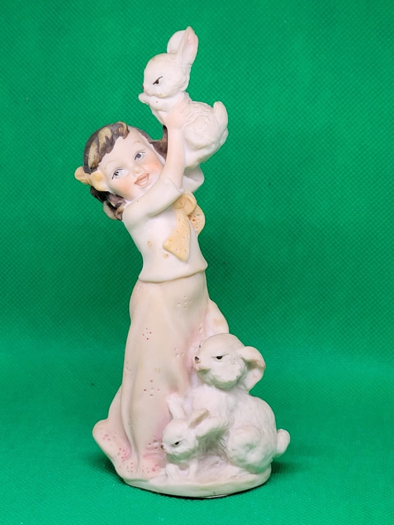 Girl with rabbits Giuseppe Armani Florence Capodimonte figurine