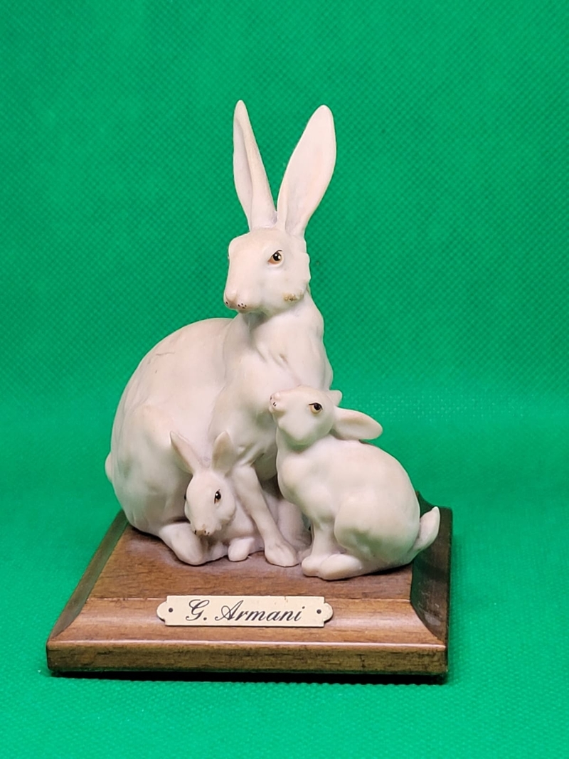 Giuseppe Armani Collectible Florence Sculture ` rabit`
